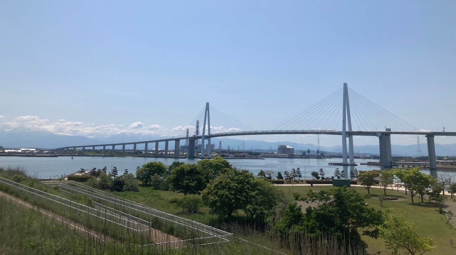 富山県の新湊大橋