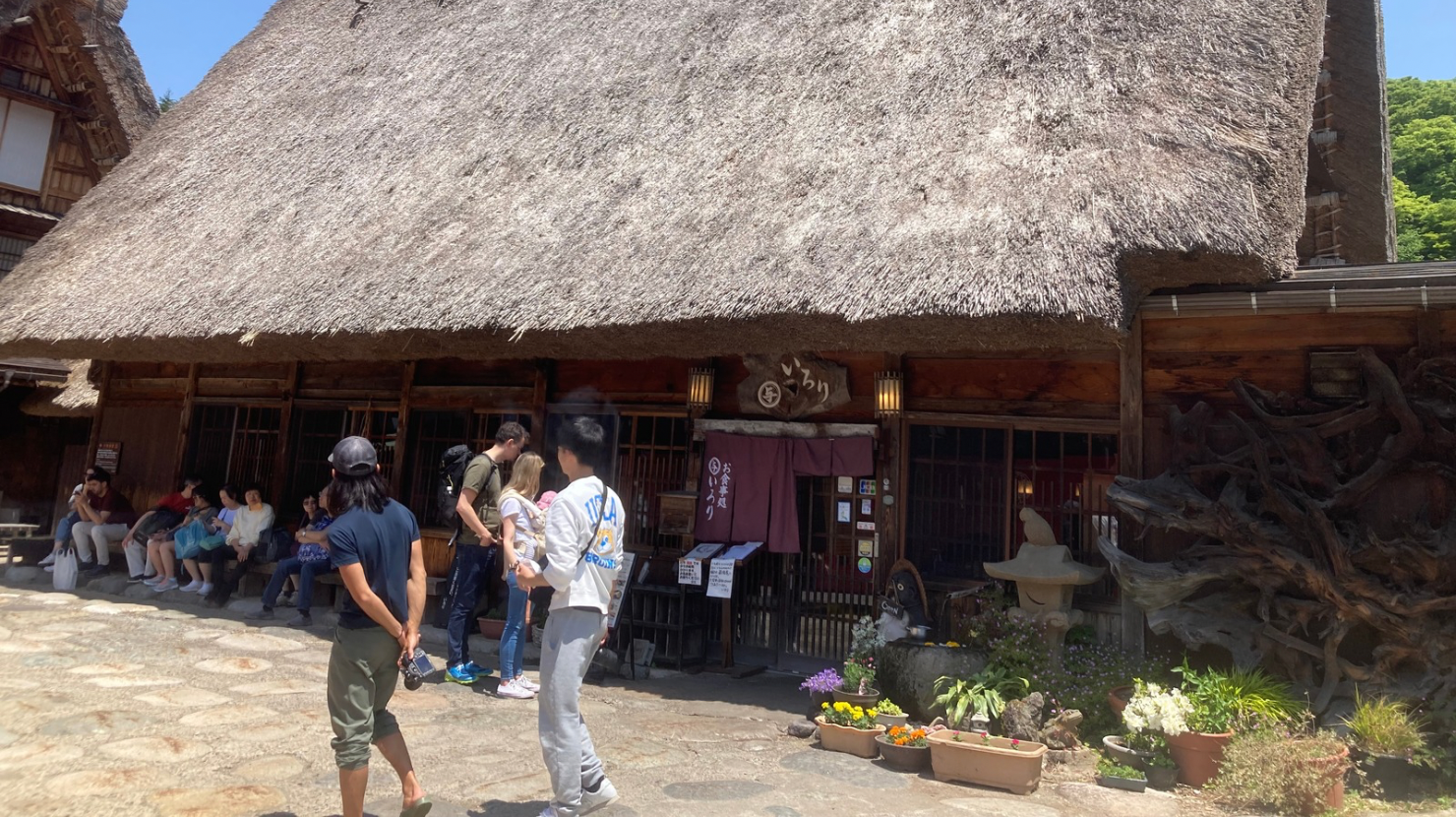 alt="白川郷　お昼に入った「お食事処いろり」"