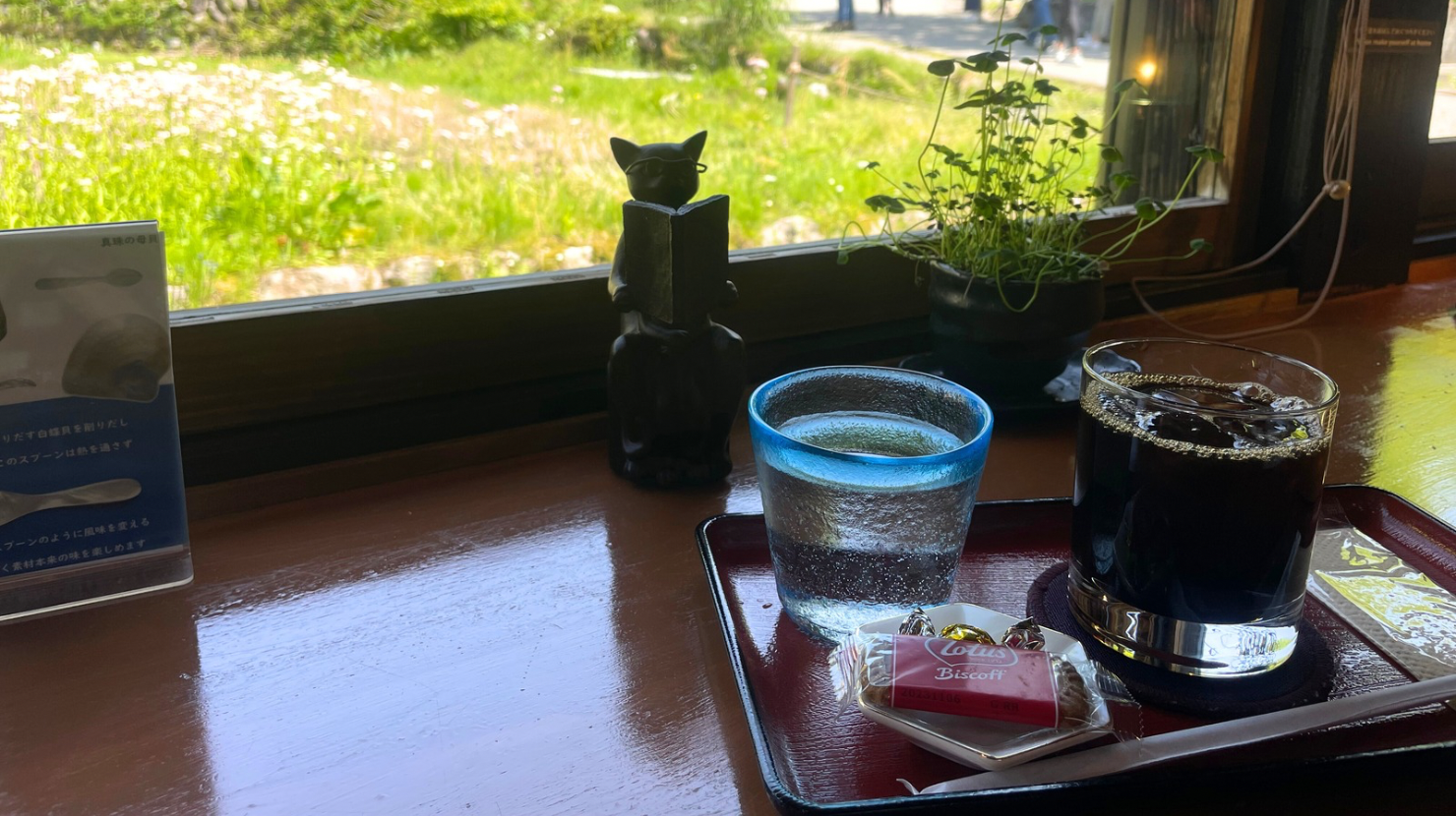 alt="白川郷　古民家カフェにてアイスコーヒーでクールダウン"
