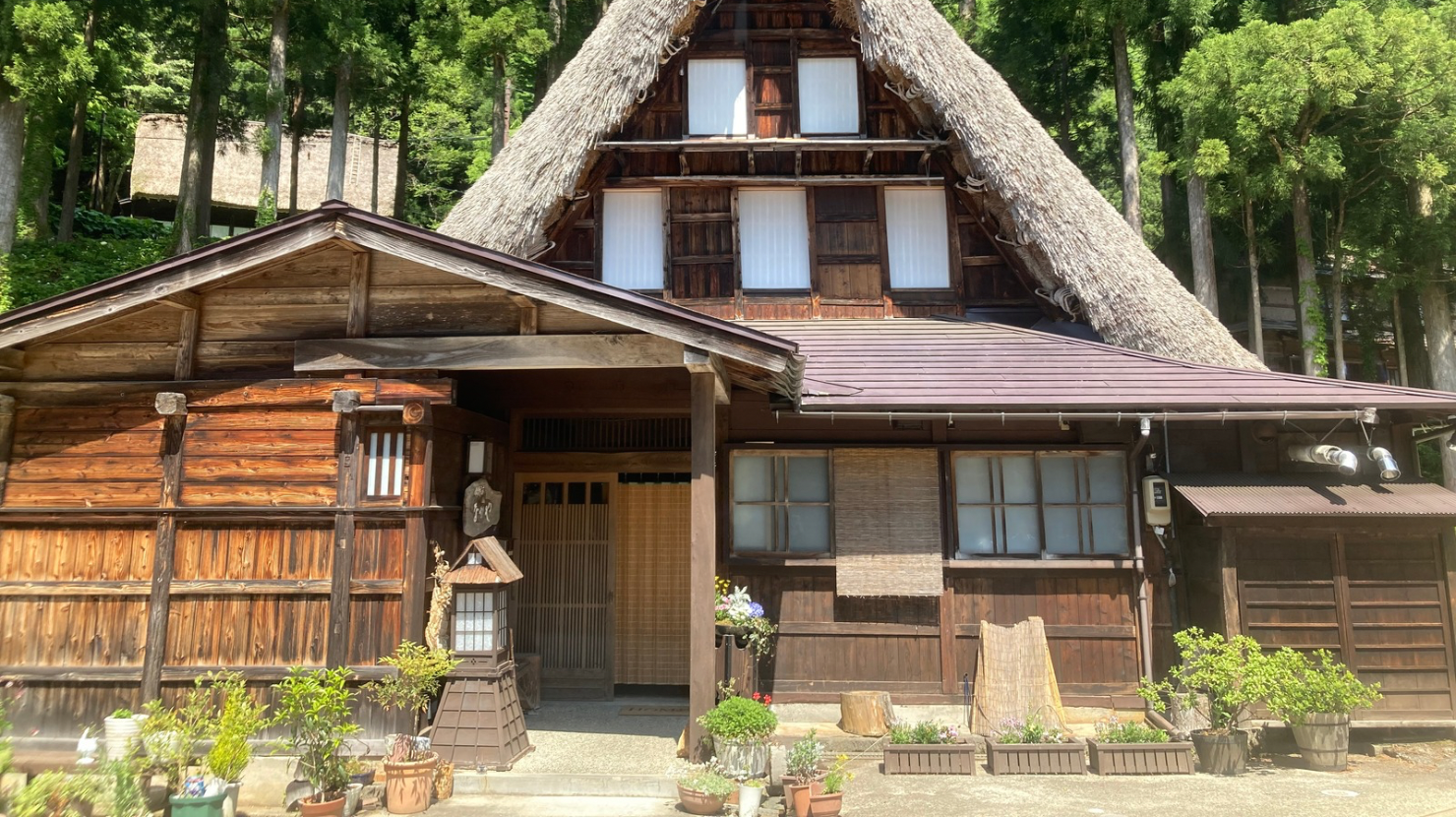 alt="相倉合掌造りの家"