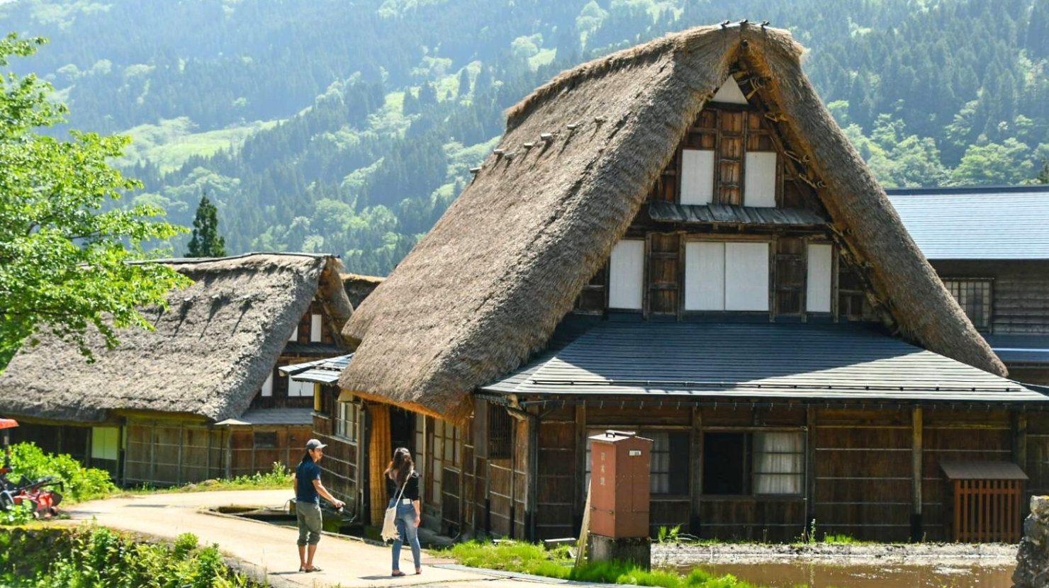 alt="五箇山　相倉集落で友人が撮った我ら"