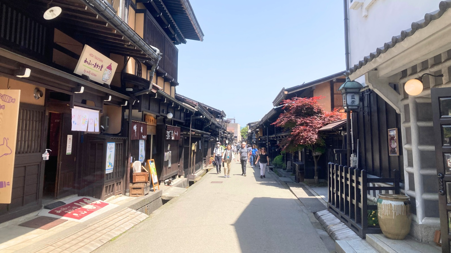 alt="国の重要伝統的建造物群保存地区 飛騨高山の古い街並み"