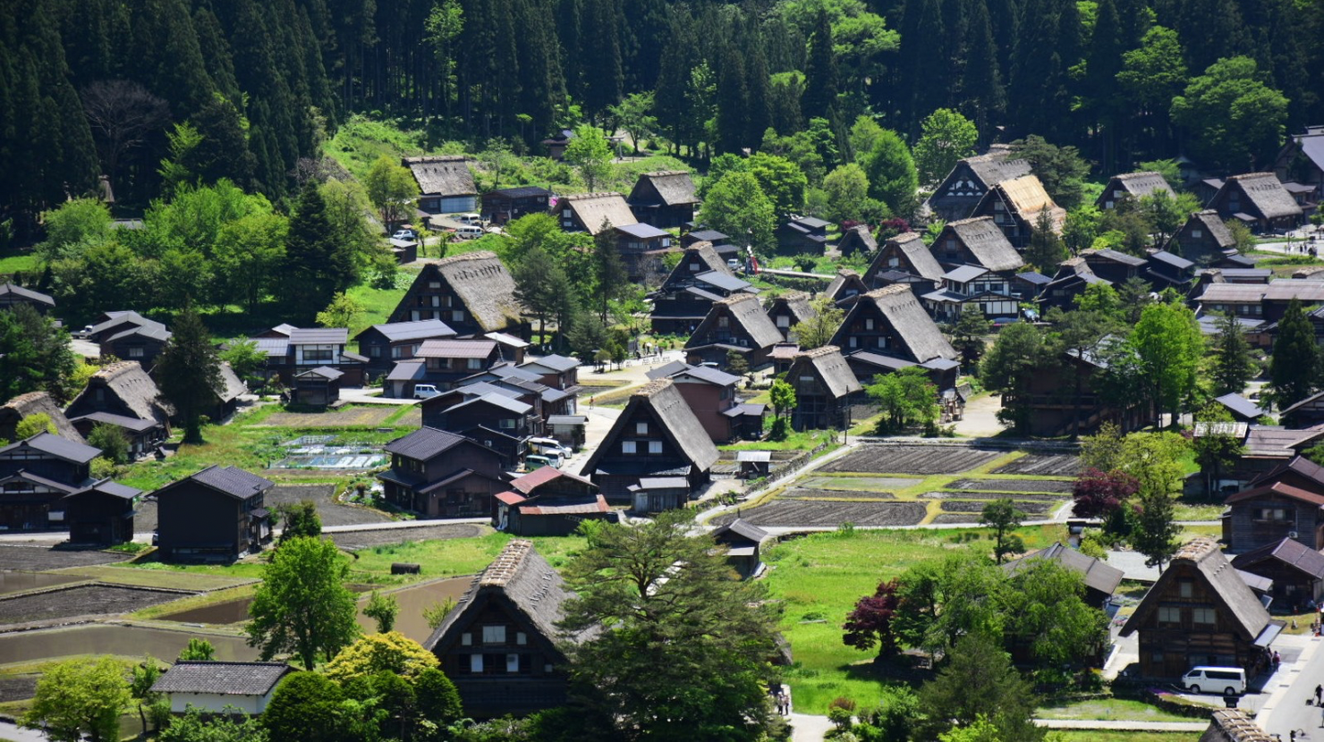alt="世界文化遺産　白川郷　高台から見下ろす"