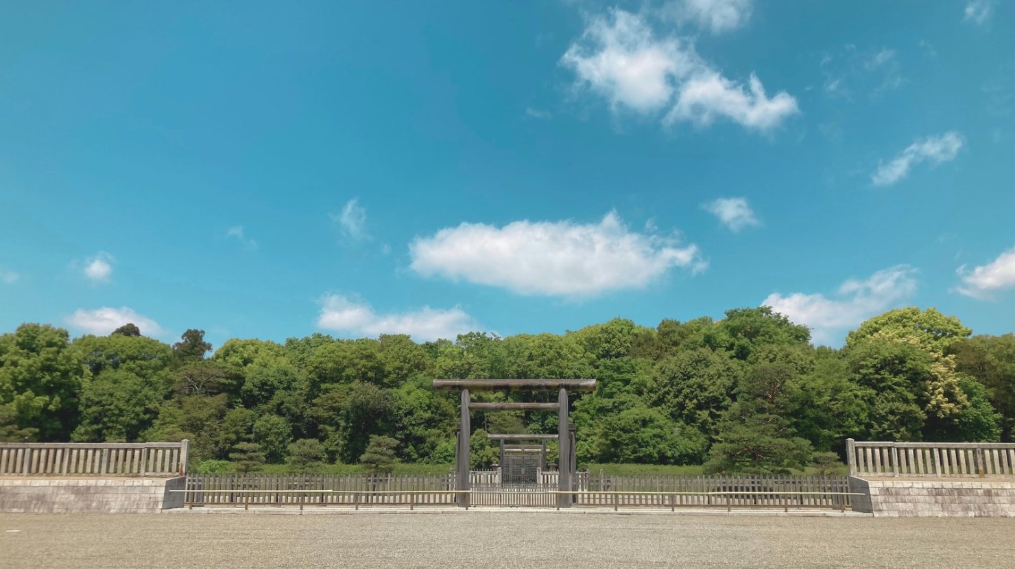 alt="橿原・ミサンザイ古墳"