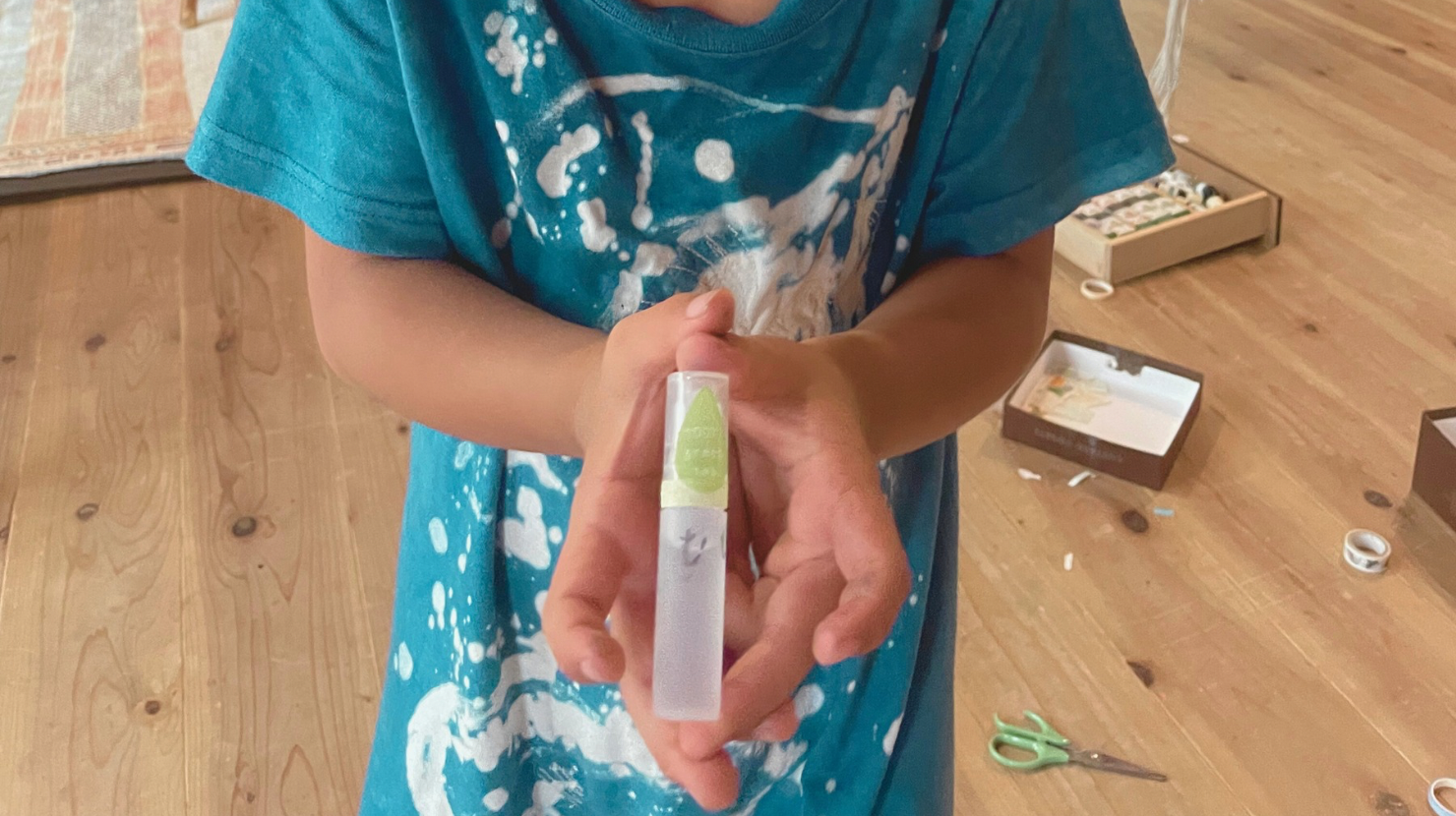 alt="屋久島の子供達と作った虫刺されロールオン"